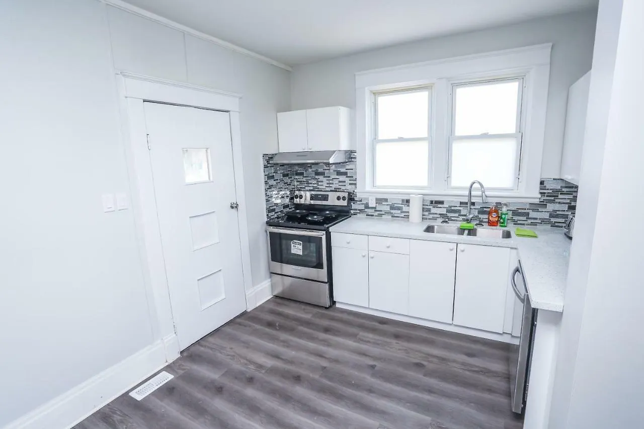 Cozy Apartments In Kitchener 0*,  Καναδάς
