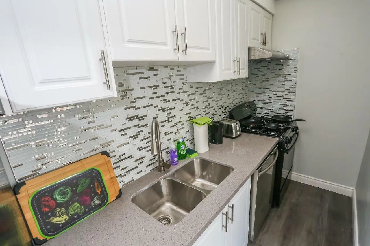 Cozy Apartments In Kitchener 0*,  Καναδάς
